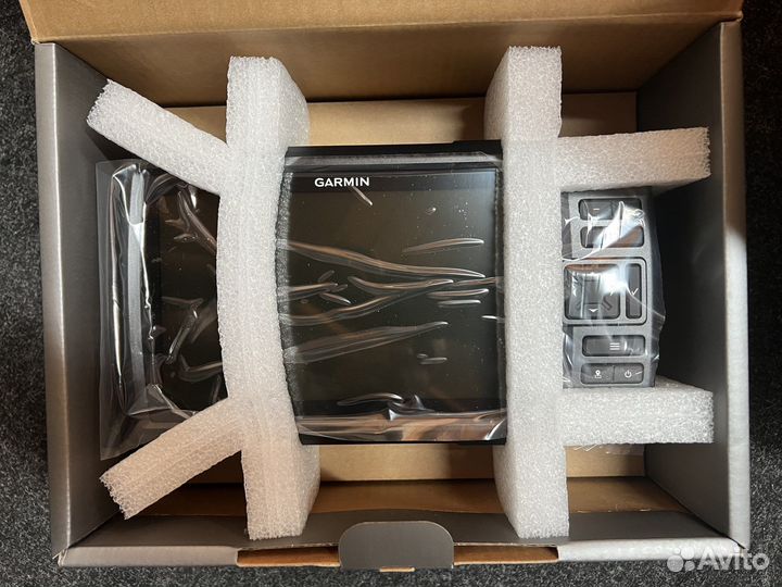 Garmin Striker Vivid 9sv GT52 с защитной крышкой