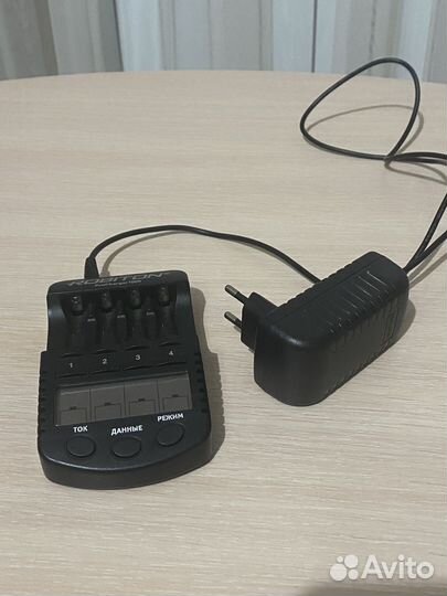 Зарядное устройство для аккумуляторных батареек аа