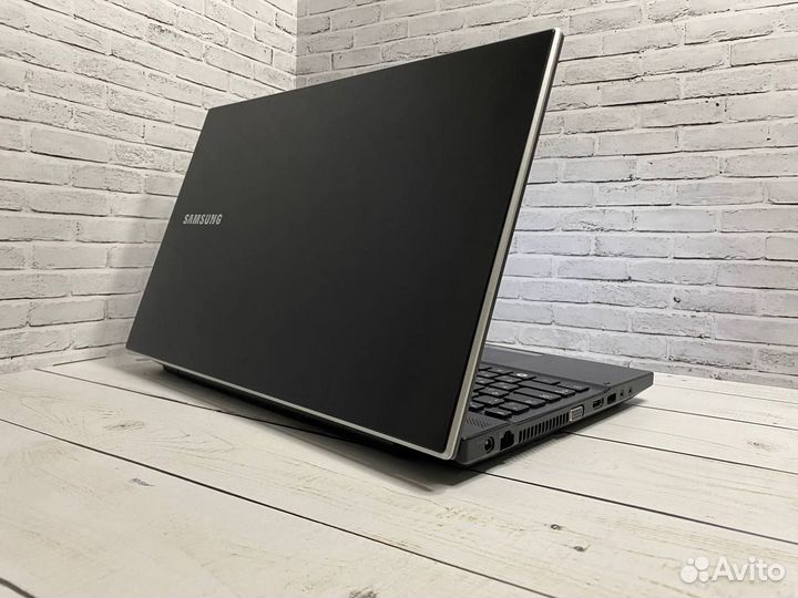 Игровой ноутбук Samsung 6Gb / 2 видеокарты / SSD