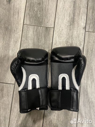 Боксерские перчатки everlast 10 oz