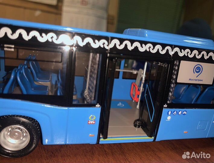 Модель автобуса нефаз 1:43 в упаковке