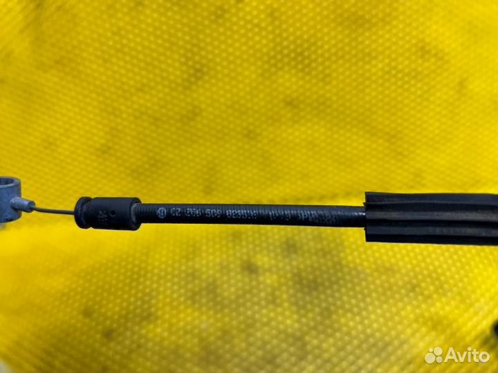 Трос открывания капота Volkswagen Jetta