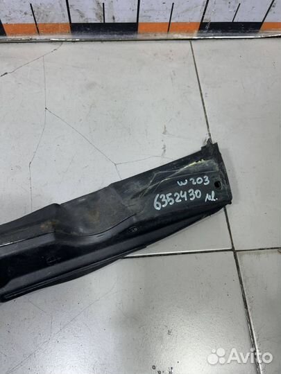 Пыльник крыла переднего Mercedes W203 C