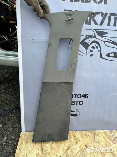 Накладка стойки правая Volkswagen Touareg 4.2 AXQ