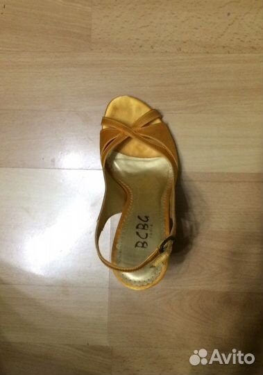 Босоножки на танкетке bcbg Paris