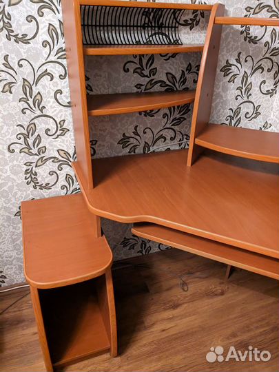 Компьютерный стол бесплатно