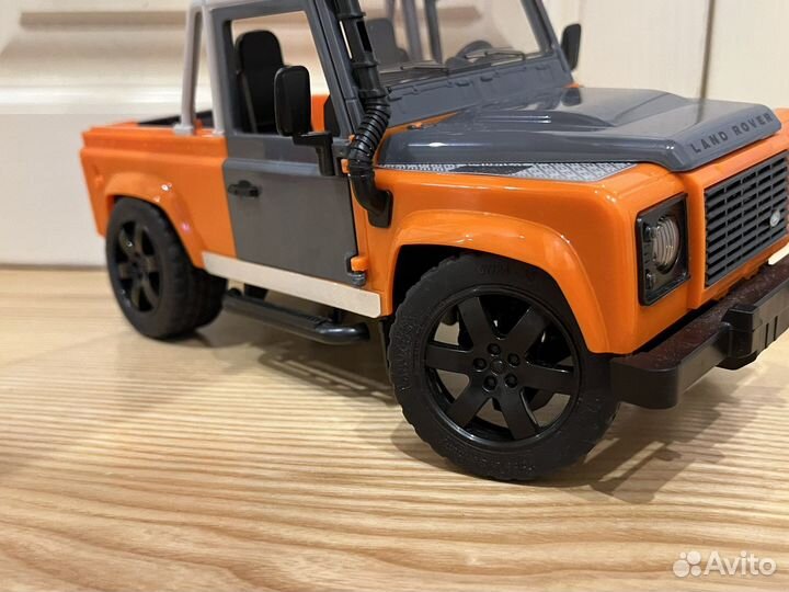 Внедорожник Bruder Land Rover
