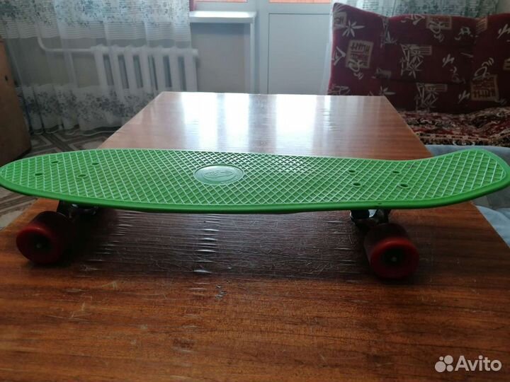 Пластмассовый скейтборд