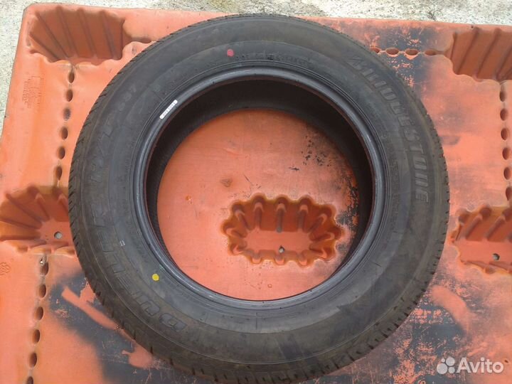 Bridgestone Dueler H/T 687 215/65 R16 98V