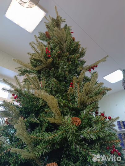 Елка искусственная с рябиной не заснеженная