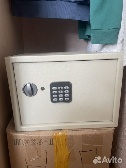 Сейф металлический