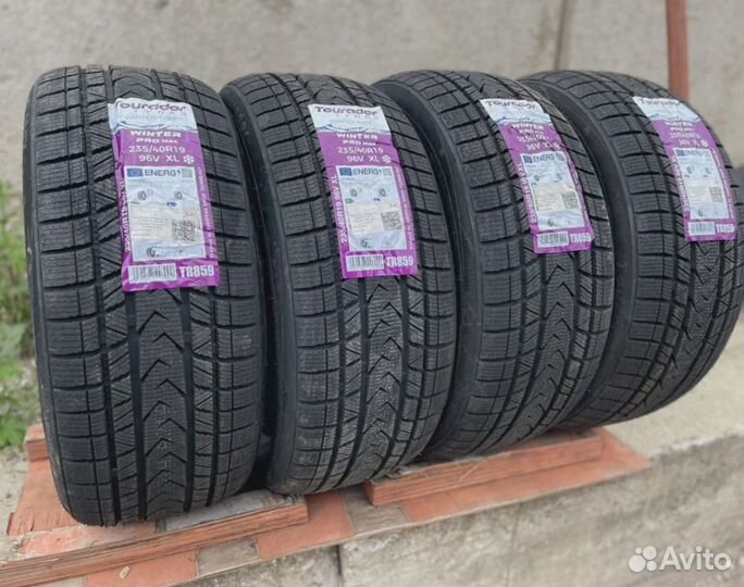 Tourador Winter Pro Max 235/40 R19