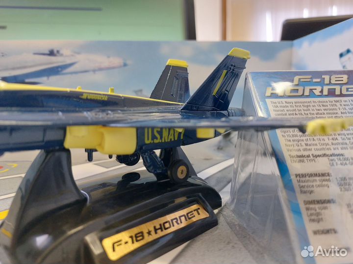 Коллекционная модель самолета F-18 1:72