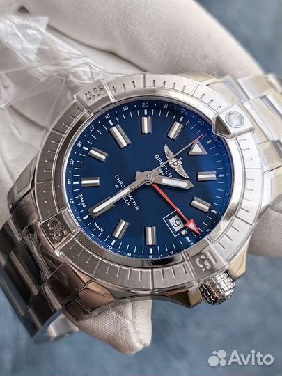 Breitling Avenger GMT 45