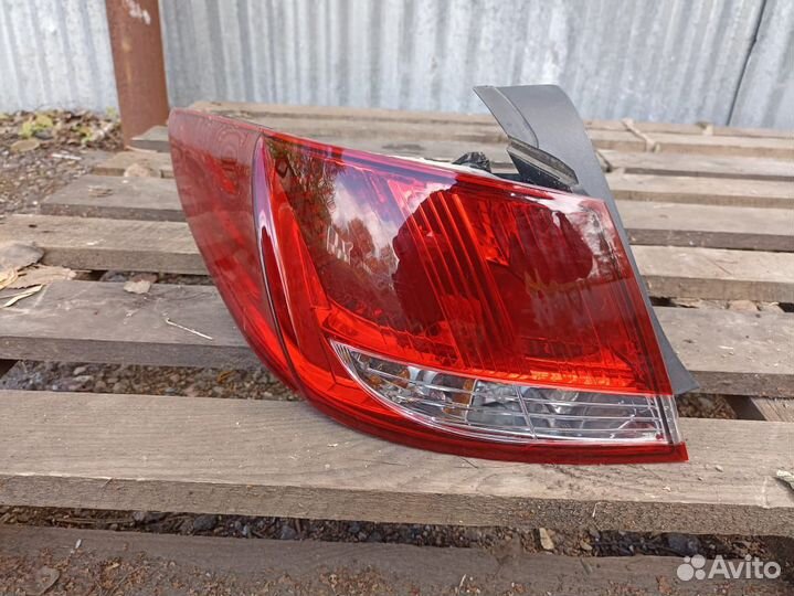 Фонарь задний левый Peugeot 408