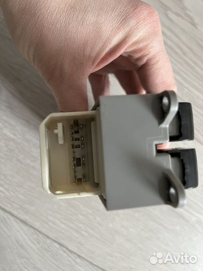 Блок стеклоподьемников toyota