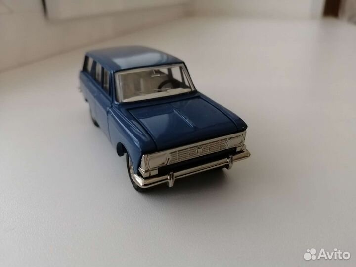 Модель Москвич 426 синяя
