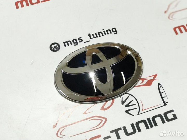 Знак (Под стекло) на крышку багажника Toyota