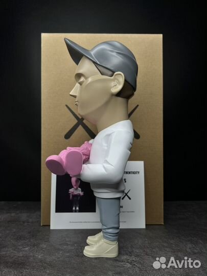 Коллекционная фигурка Kaws с создателем