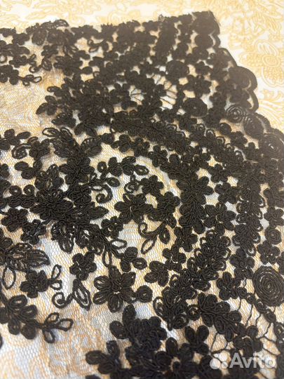 Отрезок ткани кружево
