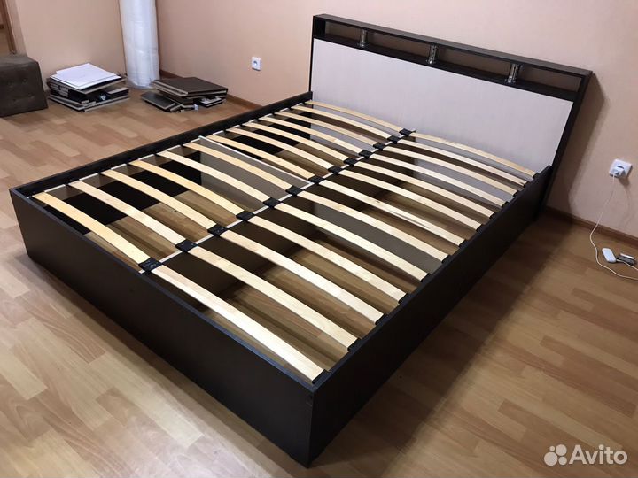 Кровать с матрасом