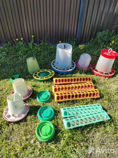 Кормушки и поилки для кур