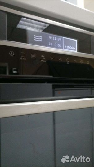 Духовой шкаф с функцией свч AEG