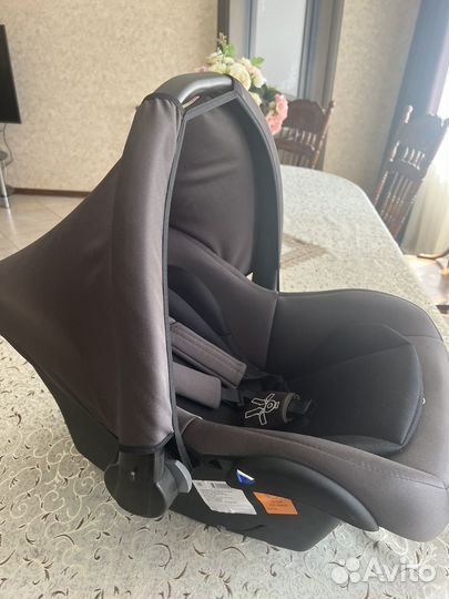 Автомобильное кресло