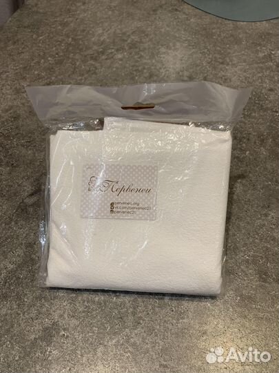 Наматрасник на кроватку с резинками на углах