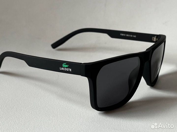 Солнцезащитные очки lacoste