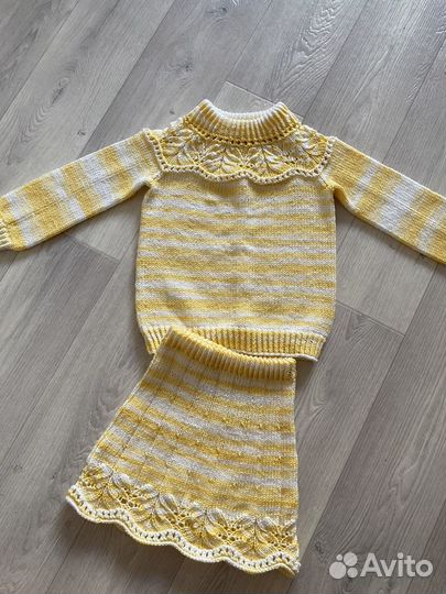 Вязаный костюм ручной работы размер 98