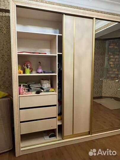 Шкаф купе с зеркалом