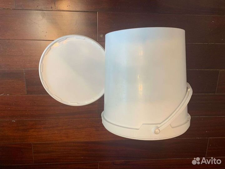 Ведро пластиковое с крышкой 20 литров