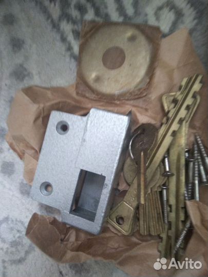 Замок накладной реечный с засовом