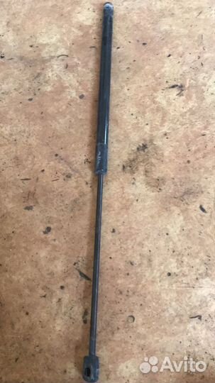 Амортизатор двери багажника Skoda Octavia (A5 1Z)