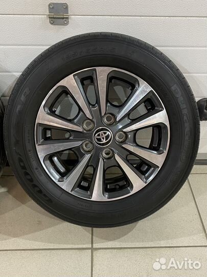 Комплект колес на оригинальных дисках toyota R15