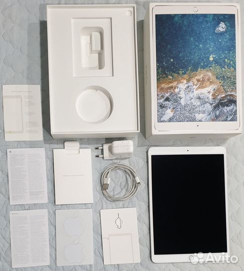 iPad Pro 2017 256Gb+чехол-клавиатура+стилус+флешка