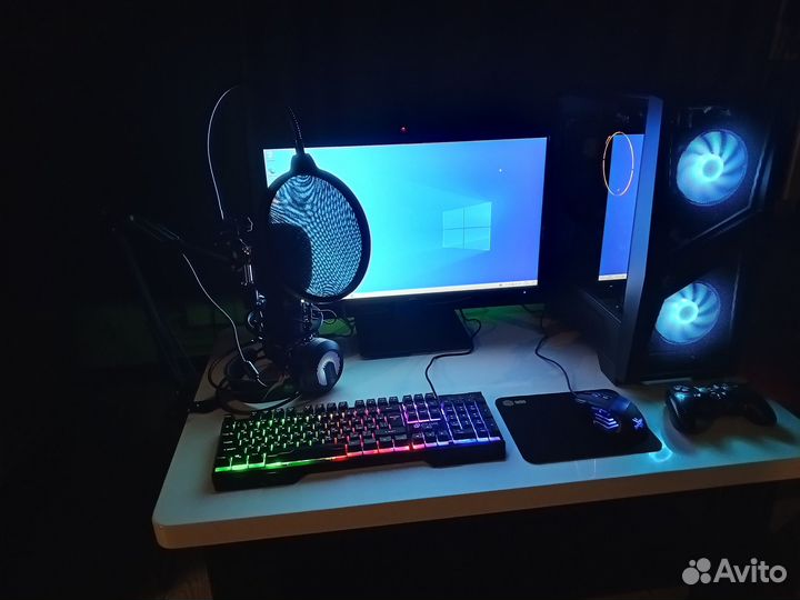 Компьютер для игр и стримов. В комплекте есть всё