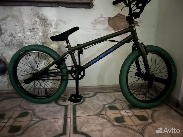 Трюковой велосипед BMX абсолютно новый с пегами