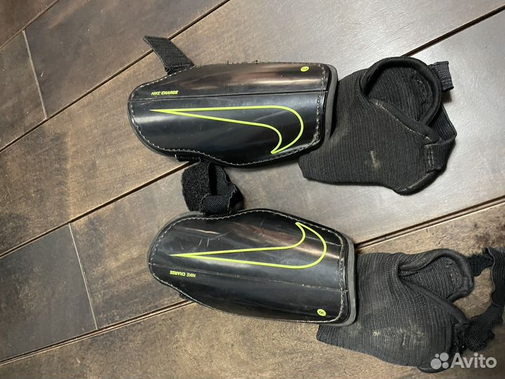 Щитки футбольные nike charge