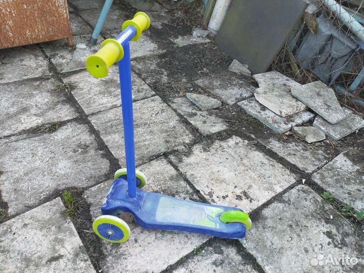 Детский трехколесный самокат