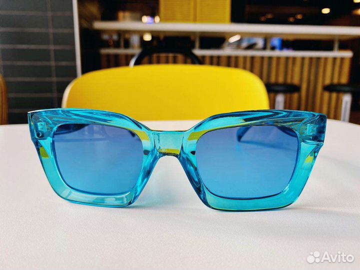 Очки изумрудного цвета