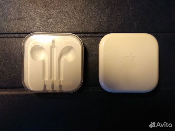 Две коробочки для наушников EarPods