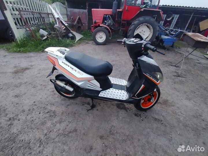 Продаю скутер stels vortex 50