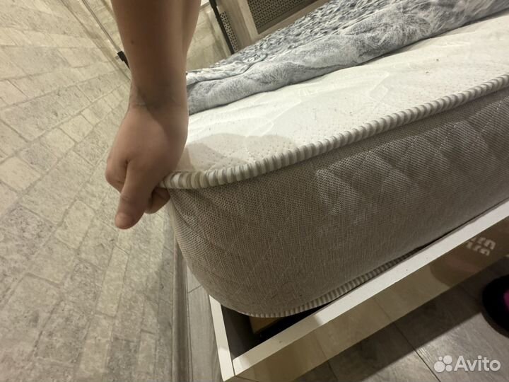 Кровать двухспальная 160 200с матрасом