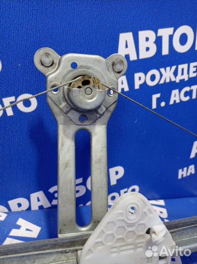 Передний правый стеклоподъемник Renault Logan 1