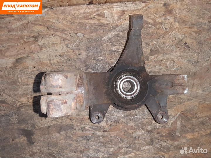 Кулак передний правый Renault Megane 2 рест