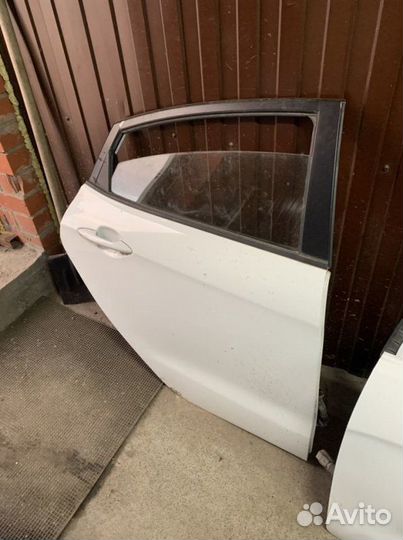 Дверь задняя правая Kia Rio 3