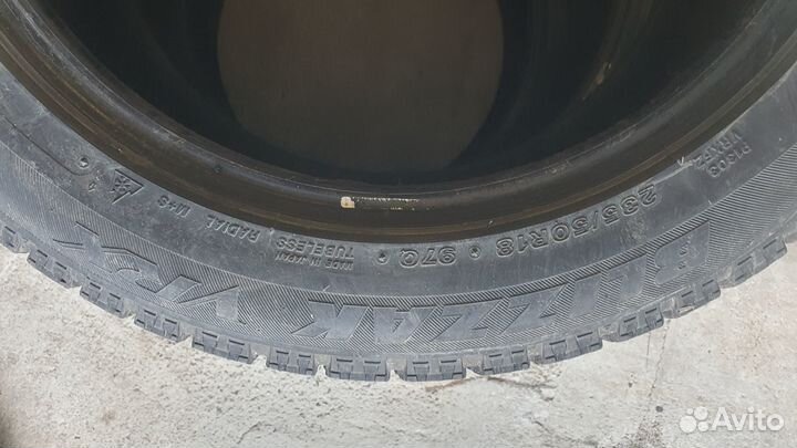 Bridgestone Blizzak VRX 235/50 R18