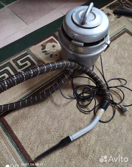 Пылесос ретро